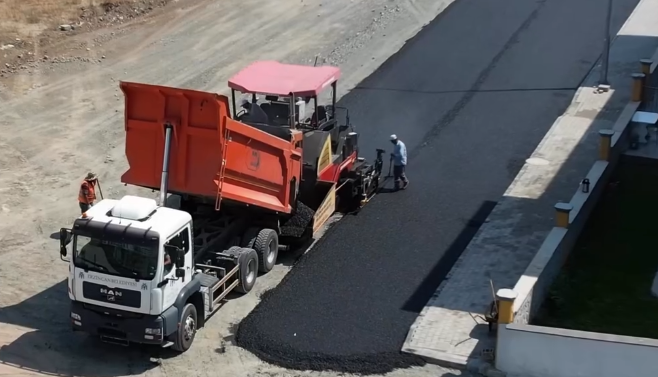 Yunus Emre Mahallesi’nde Yollar Yenileniyor