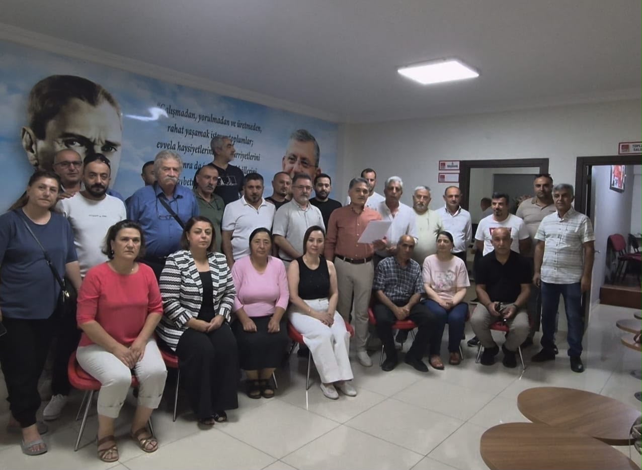 CHP Erzincan Teşkilatında Toplu İstifa: Çok Sayıda İsim Yeni Parti’ye Katılacağını Duyurdu