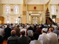 Camii Kebir’de Son Cuma Namazı Kılındı, Duygusal Veda Yaşandı
