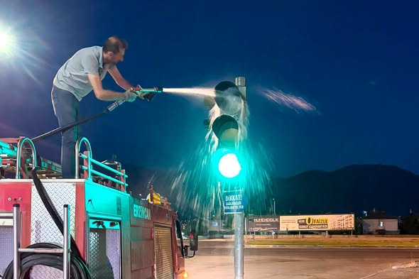 Erzincan’da Trafik Lambaları Temizleniyor