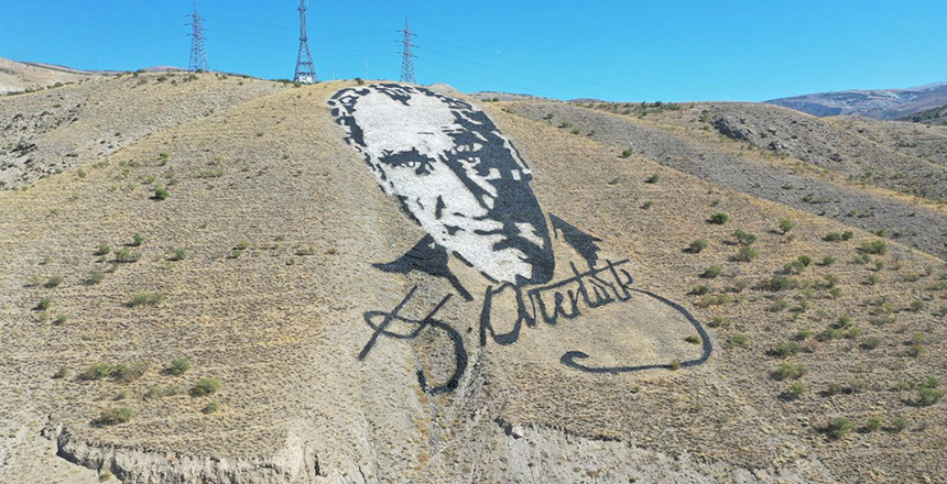 Erzincan’ın Simgesi Atatürk Portresi Yeniden Bakıma Alınıyor
