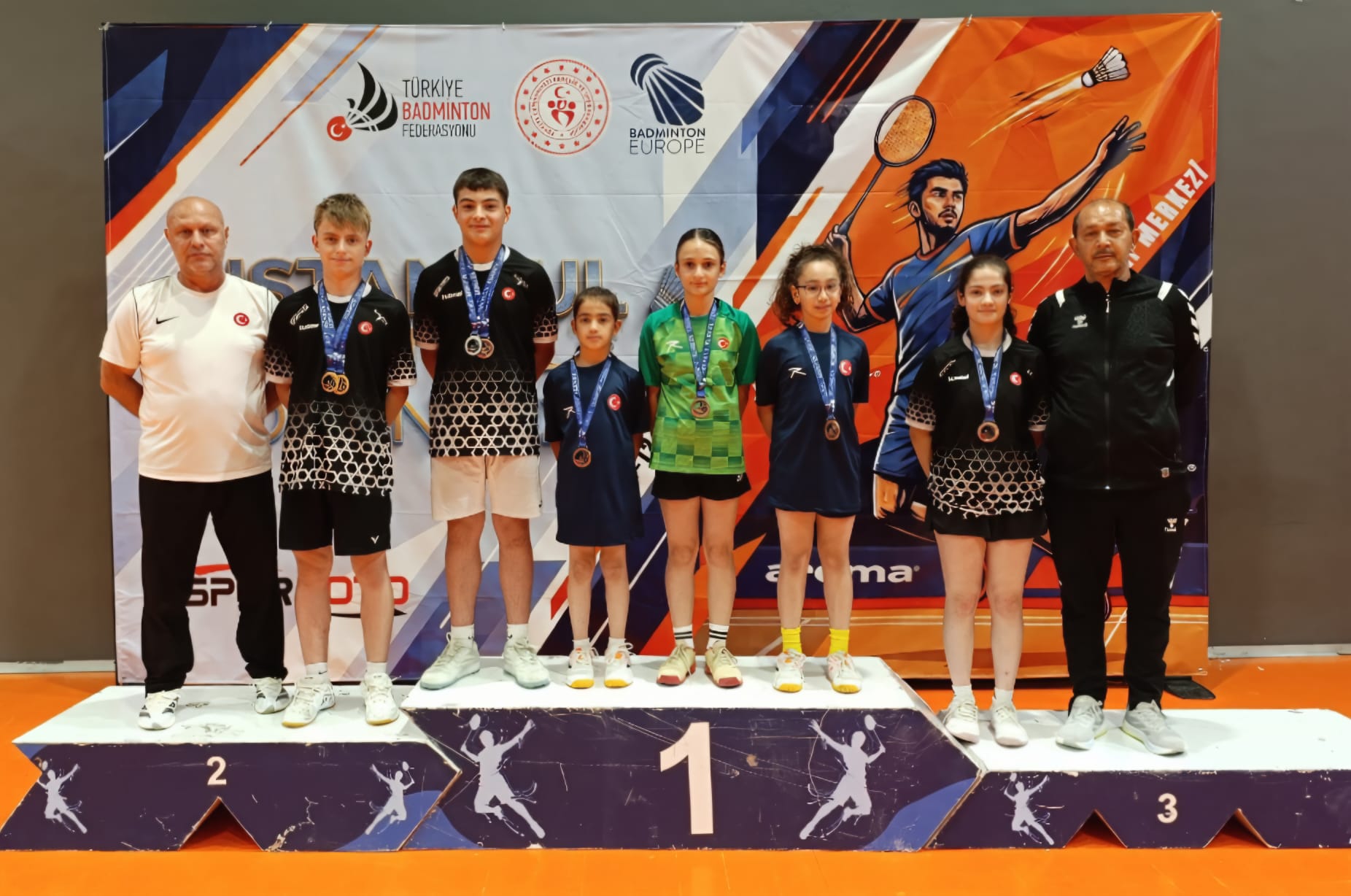 İstanbul’daki Uluslararası Turnuvada Erzincanlı Sporculardan 9 Madalya