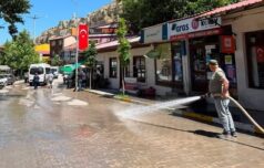 Kemah Belediyesi İtfaiye Ekiplerinden Yol Temizliği Seferberliği
