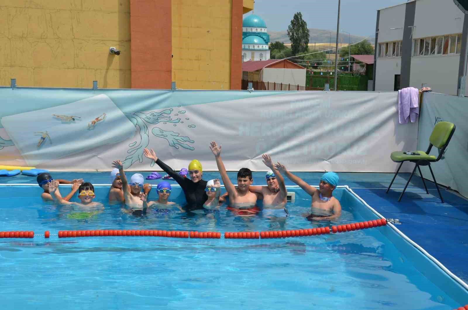 Tercan’da “Yüzme Bilmeyen Kalmasın” Kursu Başladı