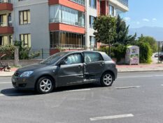 Erzincan’da İki Otomobil Çarpıştı: 2 Kişi Yaralandı