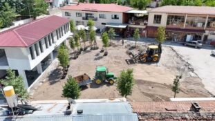 Kemah’ın Çehresi Yenileniyor: İlçe Meydanında Çalışmalar Sürüyor