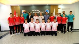 Milli Badmintoncular Erzincan Ticaret Ve Sanayi Odası’nı Ziyaret Etti