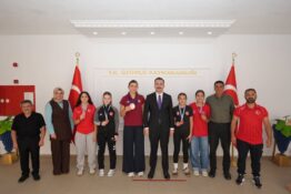 Üzümlü’nün Gururu Şampiyon Sporcular Kaymakam HÖKELEKLİ’yi Ziyaret Etti