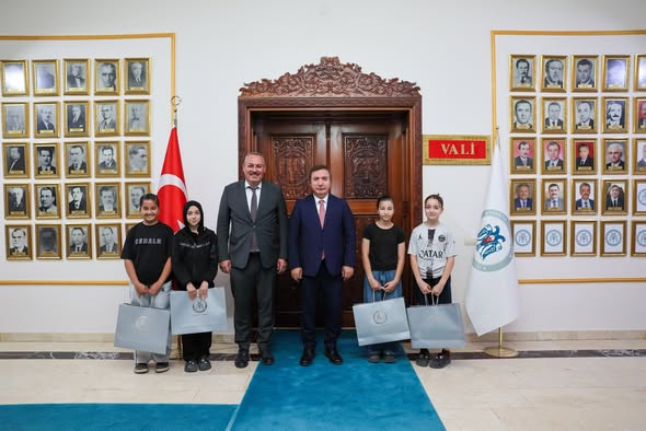 Vali Aydoğdu, Başarılı Karatecileri Makamında Ağırladı