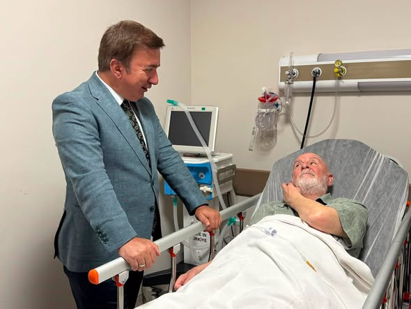 Vali Aydoğdu, Yazar Mustafa Kutlu’yu Hastanede Ziyaret Etti