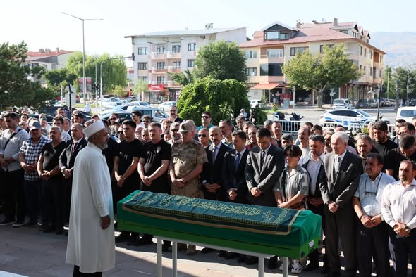 Vali Yardımcıları Canpolat ve Kaya, Mehmet Zengin’in Cenaze Törenine Katıldı
