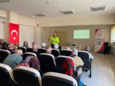 Erzincan’da Huzurevi Sakinlerine Trafik Güvenliği Eğitimi