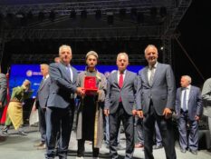Erzincan’ın Gururu Halil Ömer Değirmencioğlu’na Türkiye’nin Çırağı Plaketi
