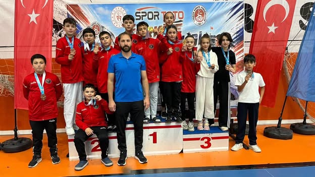 Erzincanlı Karatecilerden Türkiye Yıldızlar Ligi’nde 13 Madalyalık Başarı