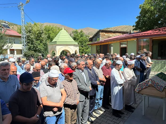 Milletvekili Karaman, Refahiye’de Cenaze Törenine Katıldı