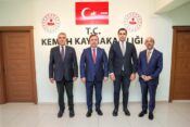 Vali Aydoğdu Kemah’ta Esnaf ve Vatandaşlarla Buluştu