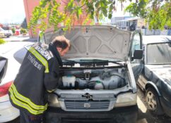 Yeni Sanayi Sitesinde Motor Kısmında Mahsur Kalan Yavru Kedi Kurtarıldı