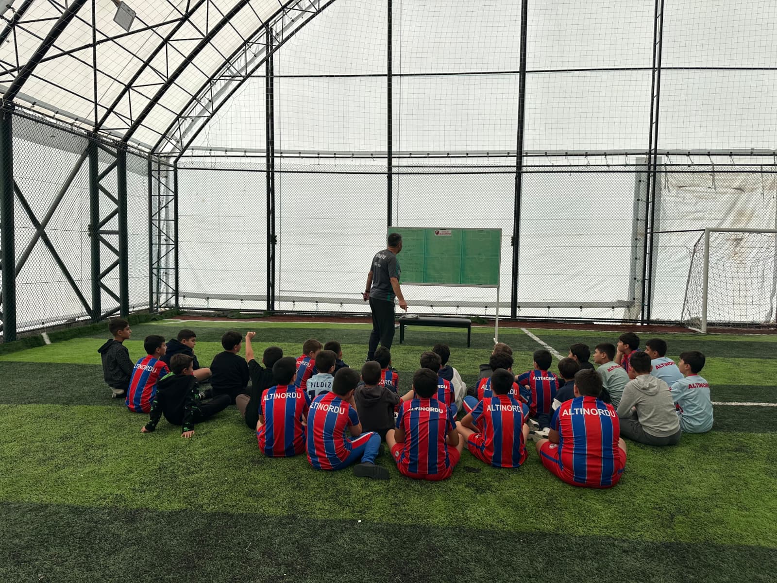 Altınordu Spor Okulu’nda Çocuklar ve Ailelere Psikolojik Dayanıklılık Semineri