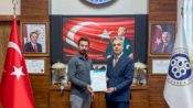 EBYÜ’de Akademisyenlere Teşekkür Belgesi