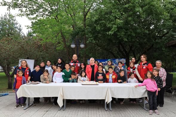 Erzincan’da Çocukların Gülüşleriyle Renklenen Şenlik