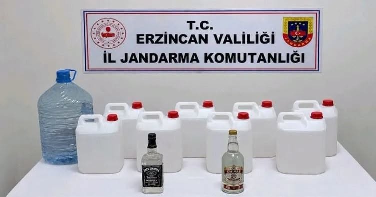 Kaçak İçki Operasyonu: 40 Litre Etil Alkol ve 15 Litre Sahte Rakı Ele Geçirildi