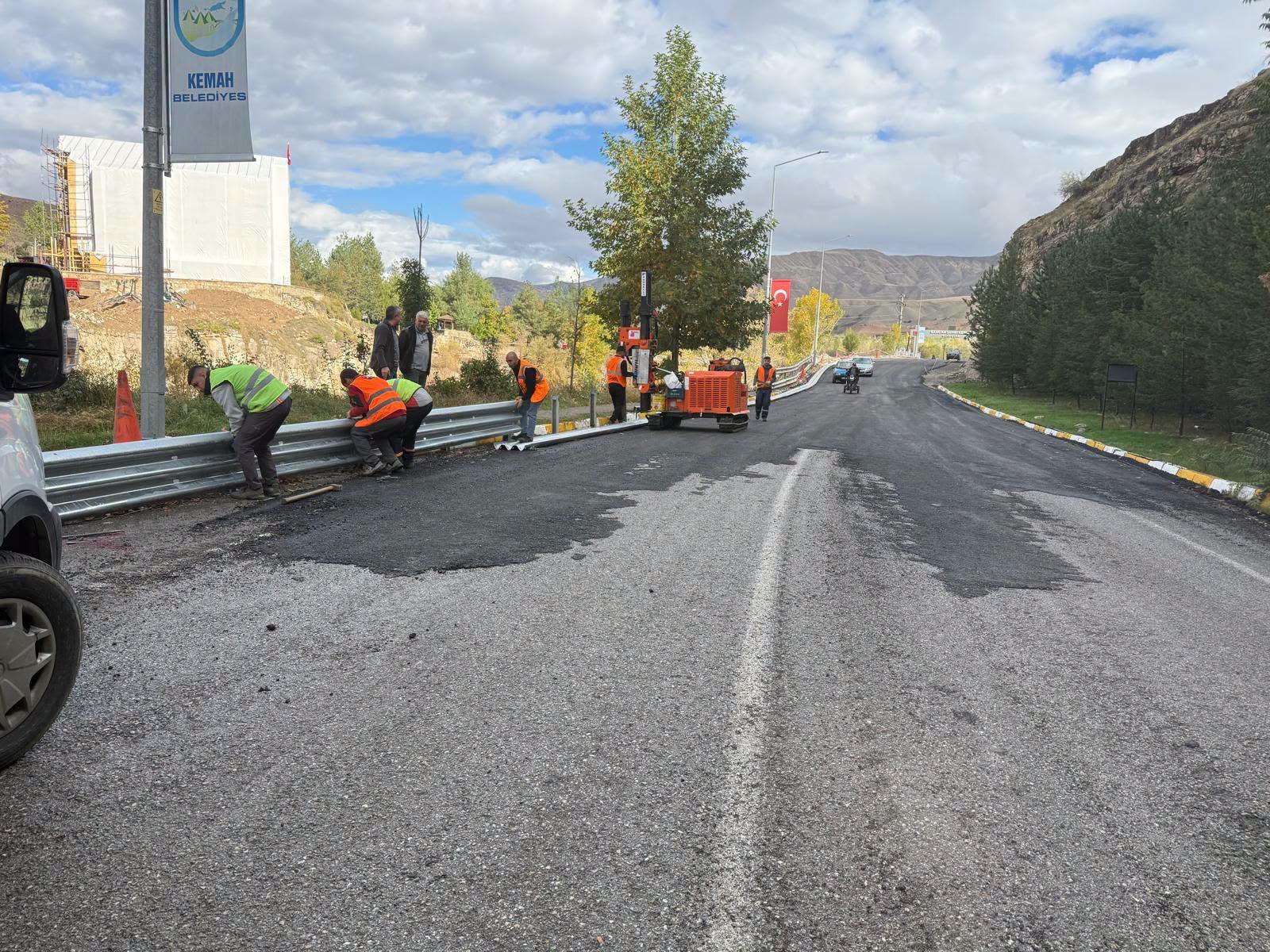 Kemah İlçe Girişinde Güvenlik Bariyerleri Tamamlandı