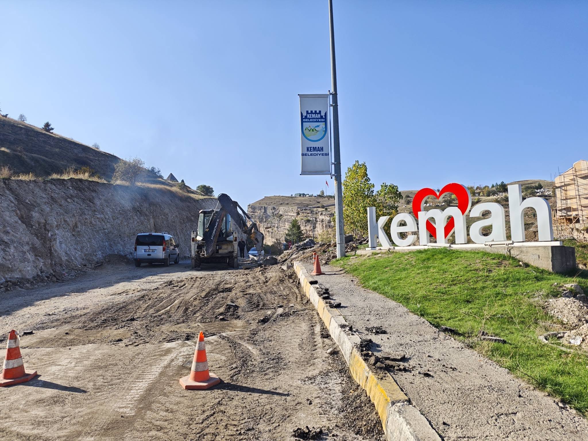 Kemah’ın Girişinde Yol Düzenleme Çalışmaları Başladı