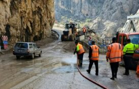 Kemaliye’de Şiddetli Yağış ve Heyelan Sonrası Yollar Yeniden Ulaşıma Açıldı