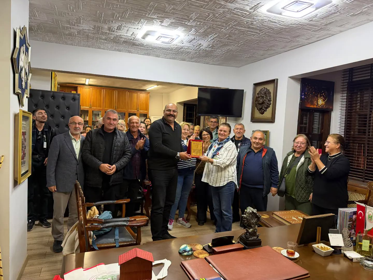 Kemaliye’nin Tanıtımına Katkı Sunan Academic Tour’a Teşekkür Plaketi