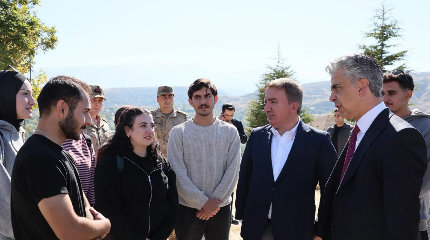 Rektör Kuyrukluyıldız, Kemah’ta Öğrencilerle Buluştu
