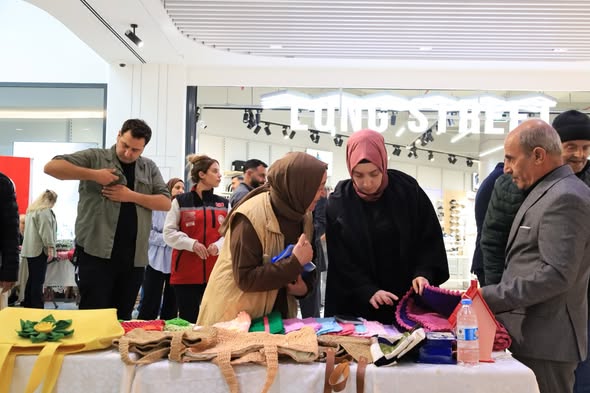 Yaşlıların El Emeği Ürünleri Meydan24 AVM’de Sergilendi